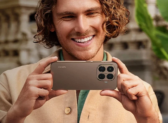 Immersive 6.83‑Inch Display That Captivates